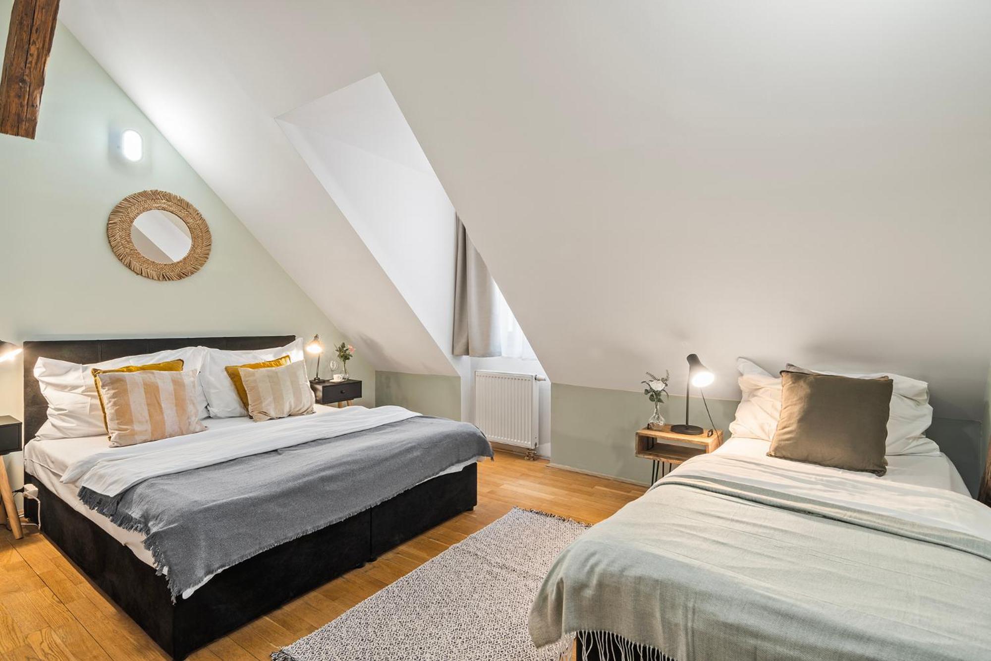 Charles Bridge Historical Apts By Michal&Friends Прага Экстерьер фото