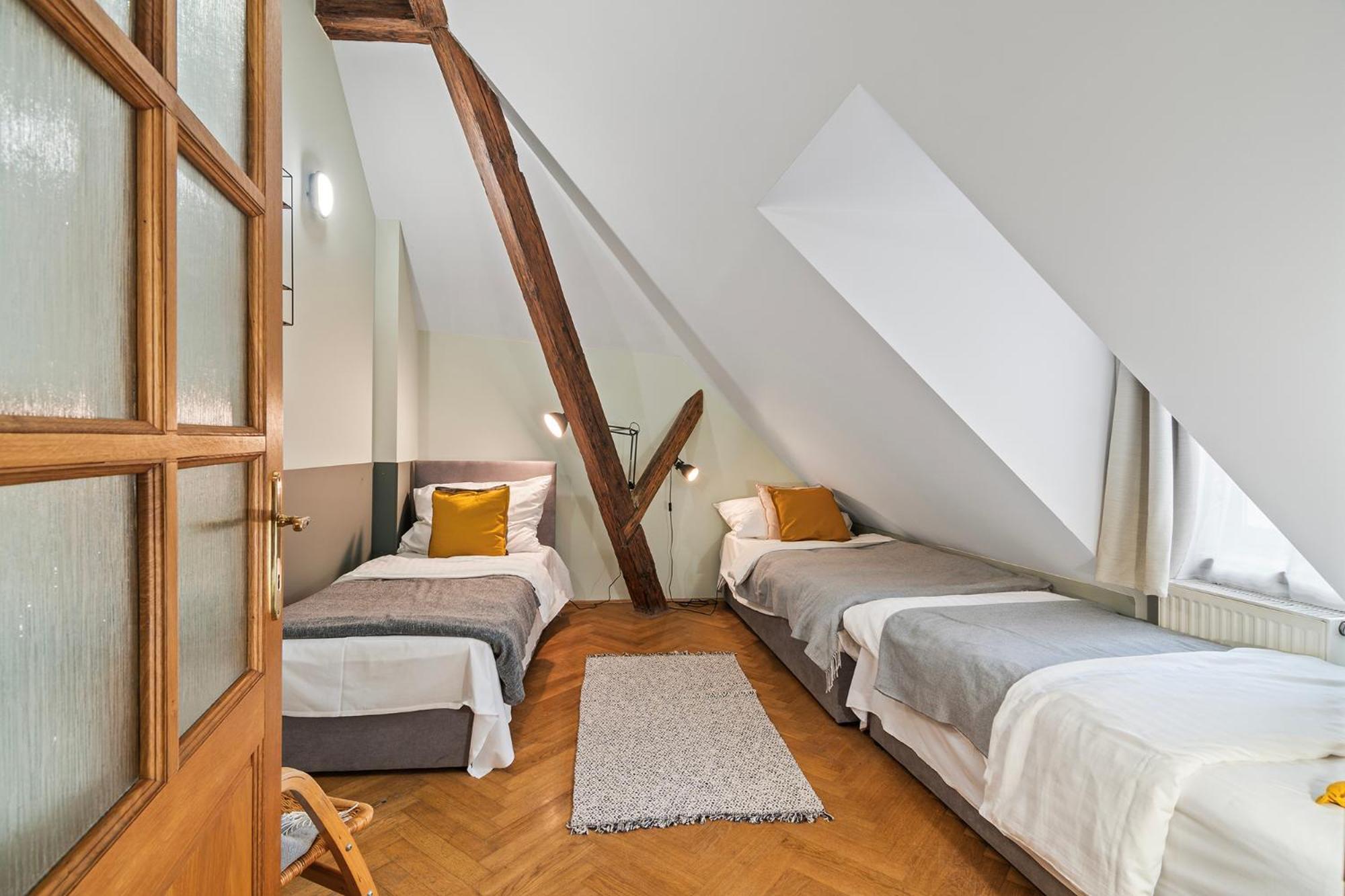 Charles Bridge Historical Apts By Michal&Friends Прага Экстерьер фото