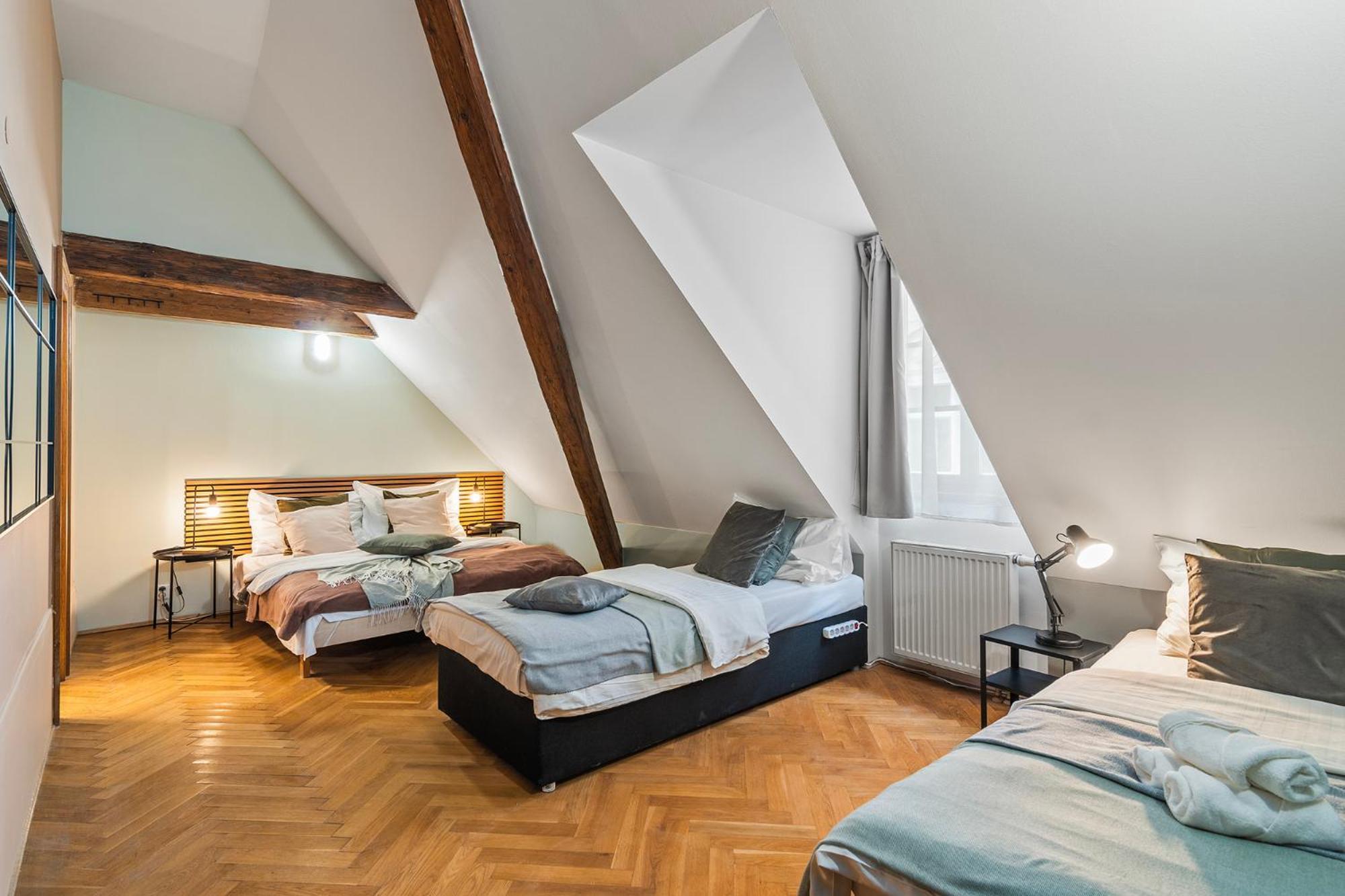 Charles Bridge Historical Apts By Michal&Friends Прага Экстерьер фото