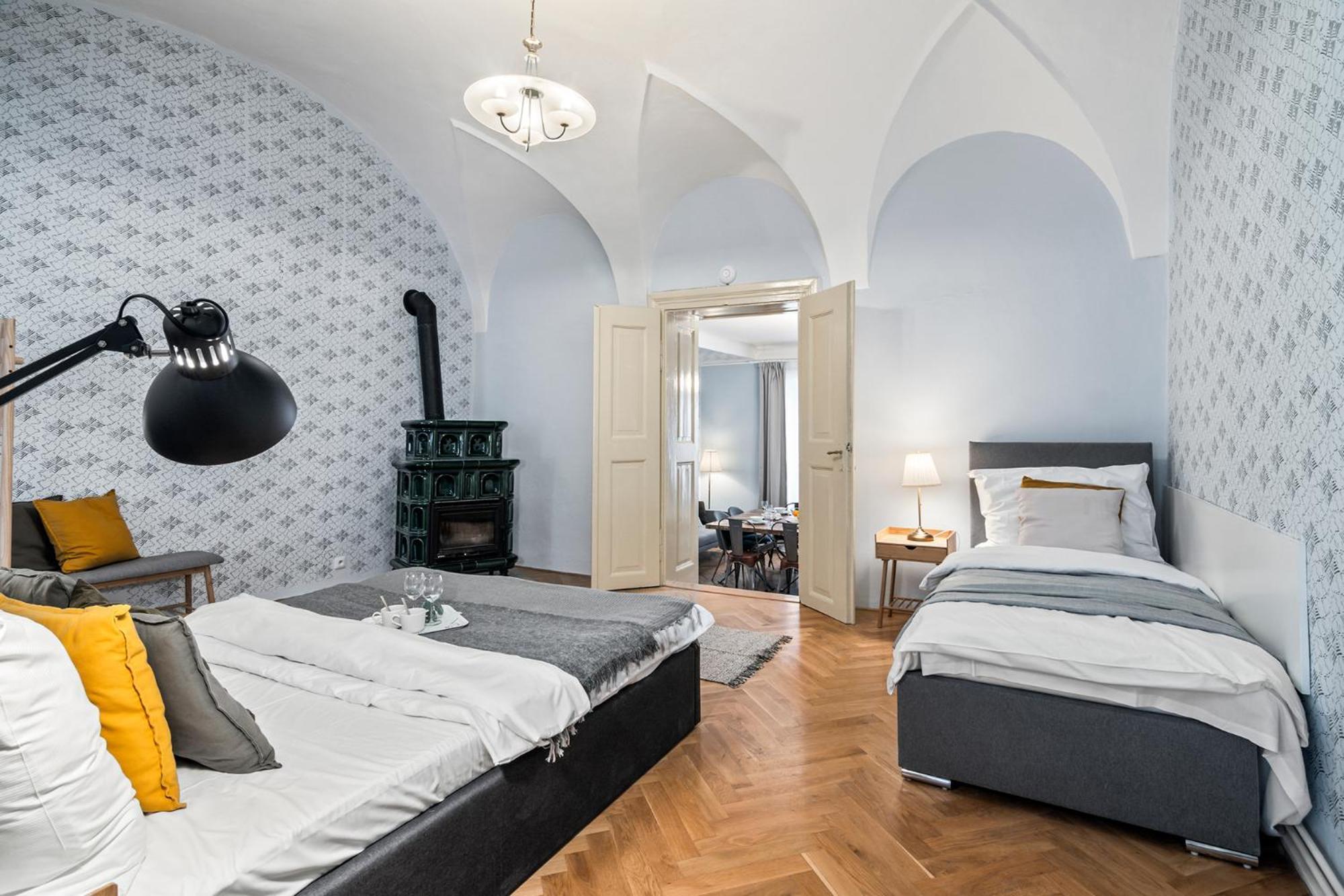 Charles Bridge Historical Apts By Michal&Friends Прага Экстерьер фото
